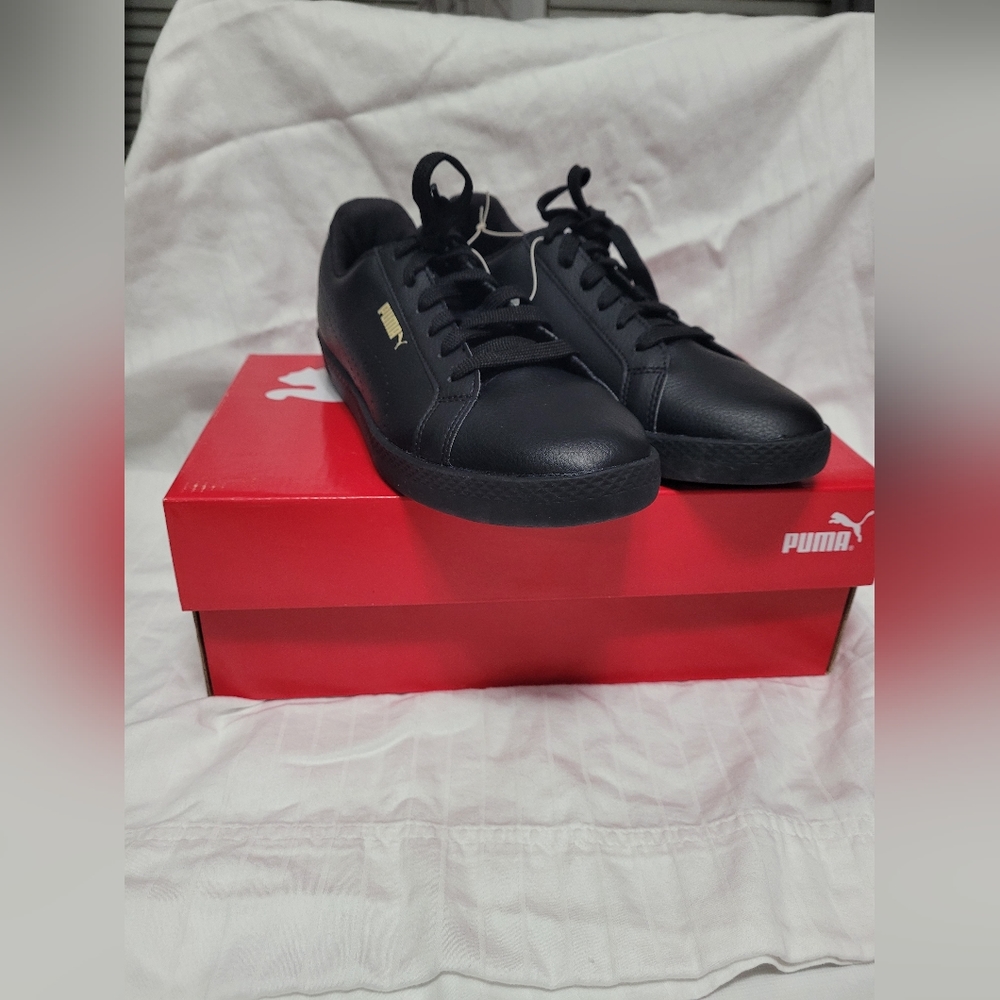 Tennis Shoes
